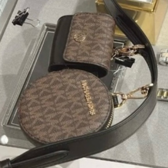 MICHAEL KORS JET SET CROSS BODY BAG  TECH ATTACHED Never used.  New Without tag. - Picture 3 of 4